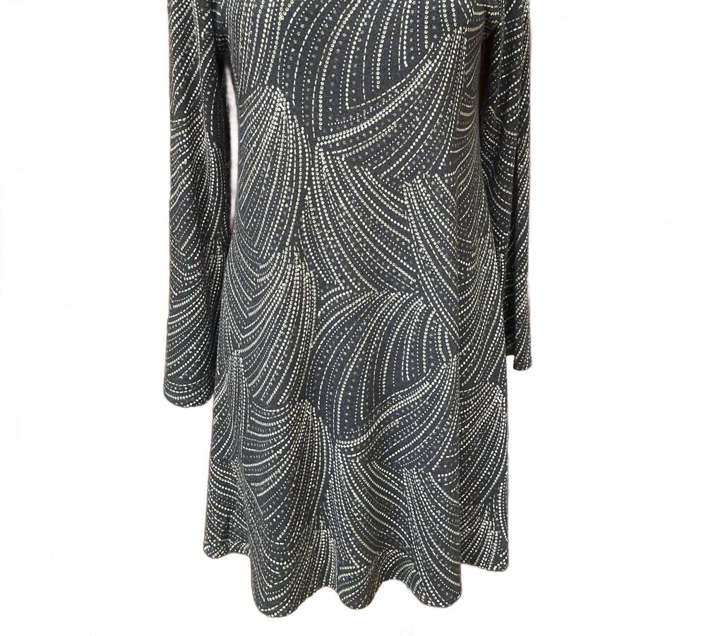 NEW SALAAM women's morgan tunic in dotted lines